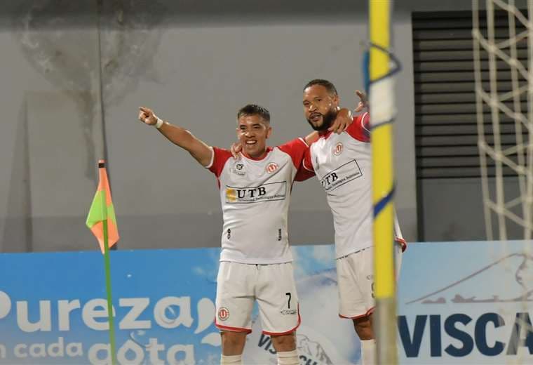 Universitario logró vencer 2-1 a Royal Pari con un gol agónico