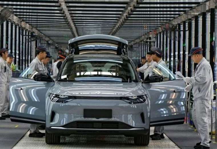 El duro golpe de Biden a los autos eléctricos chinos al imponerles un arancel del 100% para su importación a EE.UU.