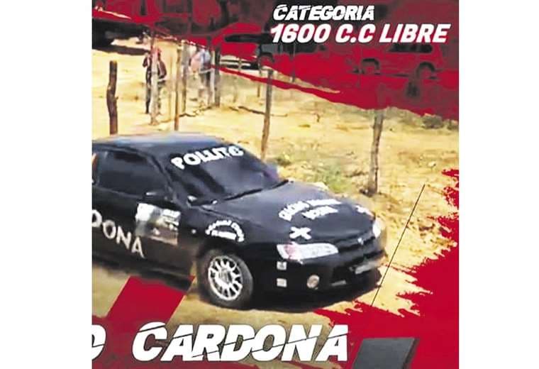 El auto de "Pollito" Cardona en competencia 