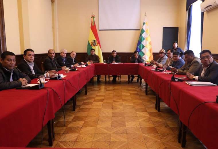Tras amenaza del Senado, Choquehuanca convoca a reunión política para "encaminar" las elecciones judiciales