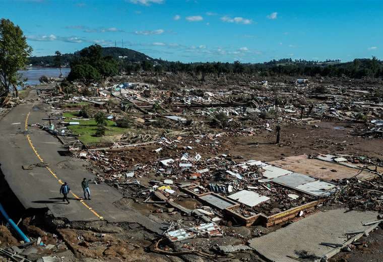 Brasil debe "crear ciudades resilientes", dice ministra Silva tras desastrosas inundaciones