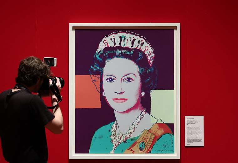 Retrato de la reina Isabel II del artista estadounidense Andy Warhol /AFP