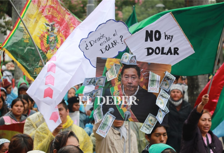 Camacho: “Los dólares de Bolivia se los llevó la corrupción y el despilfarro de Evo y Arce”