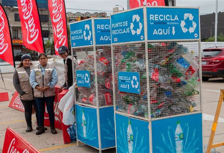 Fundación Coca-Cola de Bolivia prepara el intercambio de botellas plásticas por retornables por el Día del Reciclaje