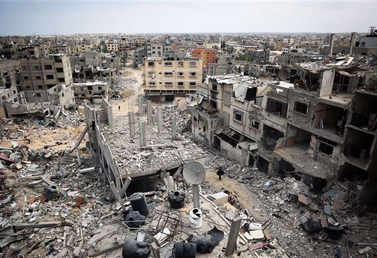  Imagen aérea de un barrio devastado en Jan Yunis, en el sur de Gaza / AFP 