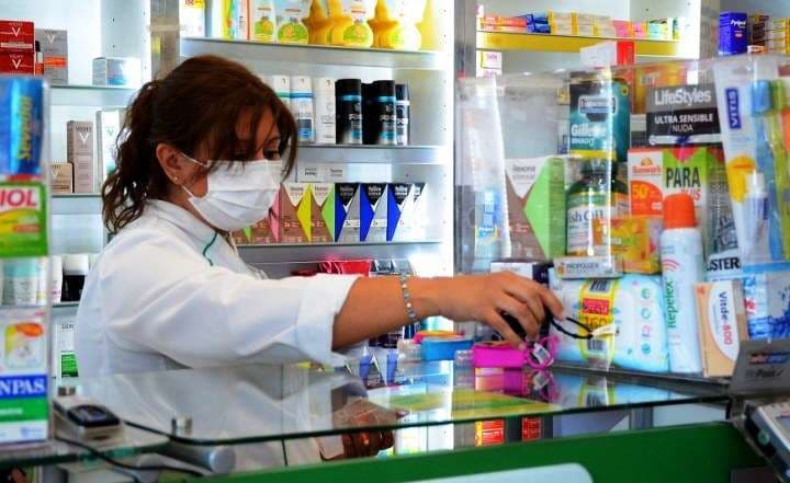 Propietarios de farmacias salen a las calles: “No aumentamos los precios de medicamentos; son los proveedores”