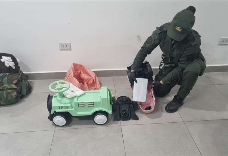 Gendarmería Argentina encontró droga en medio de dos autos de juguete 