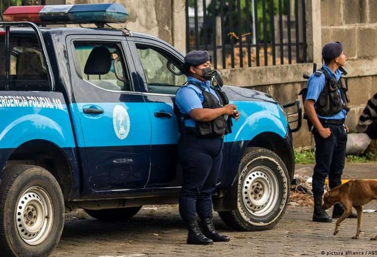 Policía de Nicaragua retiene celulares y computadoras al hermano de Ortega