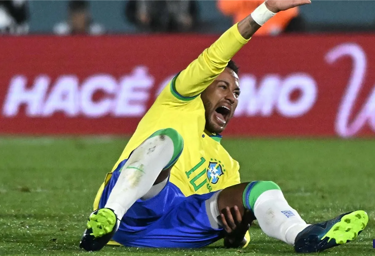 Momento de la lesión de Neymar con la selección de Brasil 
