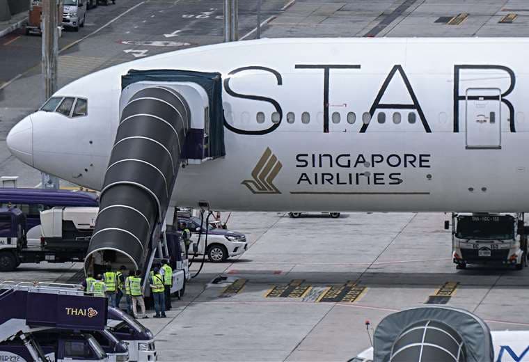 Veinte personas del vuelo de Singapore Airlines están en cuidados intensivos en Bangkok