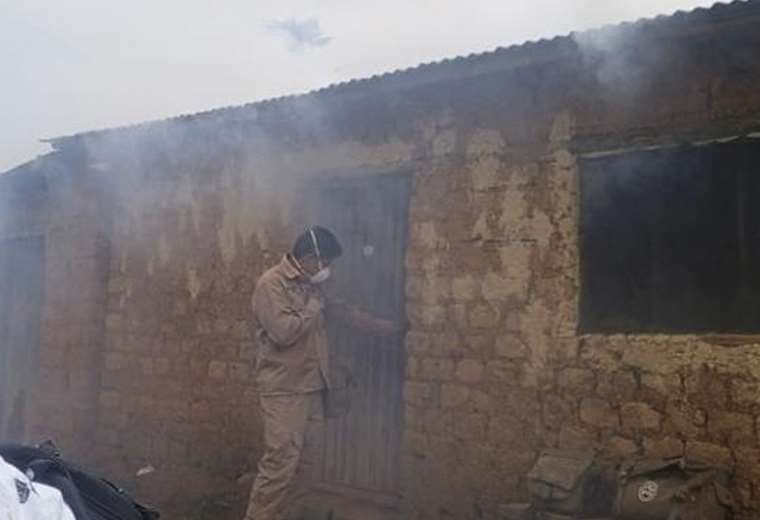 fumigación en Caranavi después de dos fallecido spor fiebre amarilla. Foto: Sedes La Paz