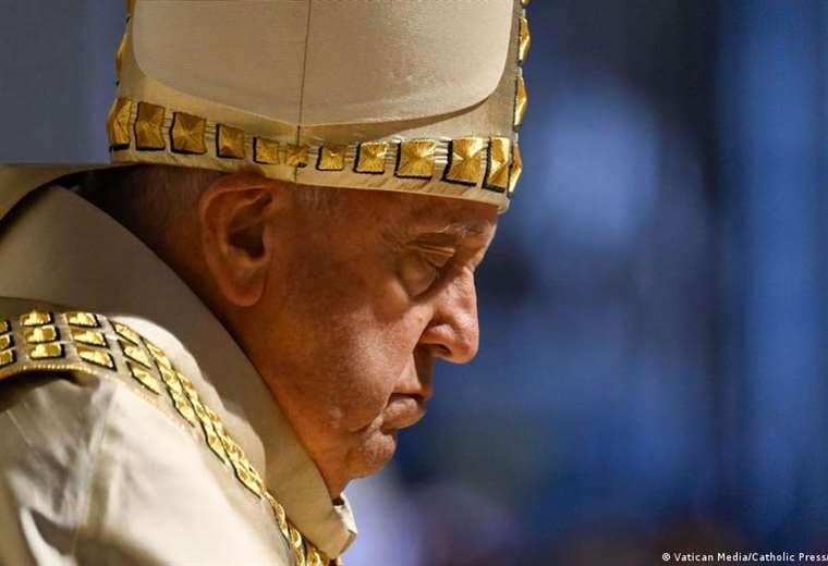 Papa Francisco pide rezar "por la paz en este tiempo de guerra mundial"