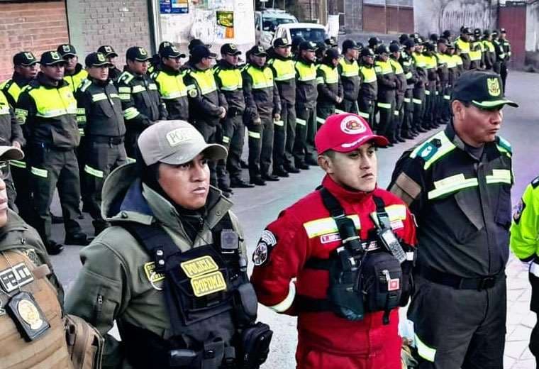 Policías en La Paz. Foto: Policía