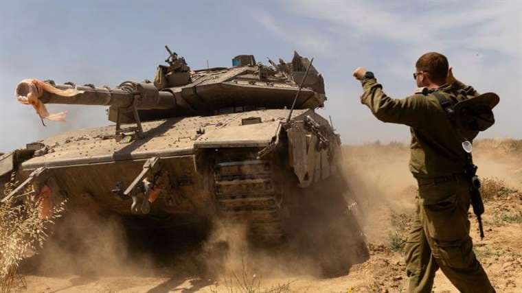 "Israel no cambiará su curso" tras la orden de la Corte Internacional de frenar su ofensiva militar en Rafah: el análisis de Paul Adams, de la BBC