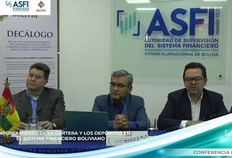Pedro Asturizaga (c), en conferencia de prensa/Foto: Captura video
