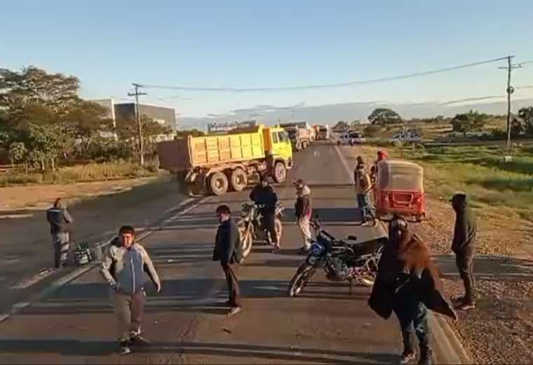 San Julián amanece bloqueado: exigen la regulación del precio del pasaje a Santa Cruz