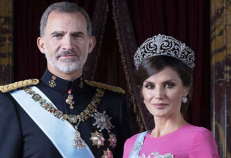 Una supuesta infidelidad de la reina Letizia habría "destruído" al rey Felipe