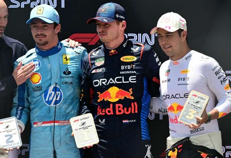 Leclerc, Verstappen, y Pérez (segundo, primero y tercero en el sprint del GP de Miami).AFP