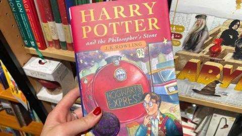 Portada original de “Harry Potter y la Piedra Filosofal”.
