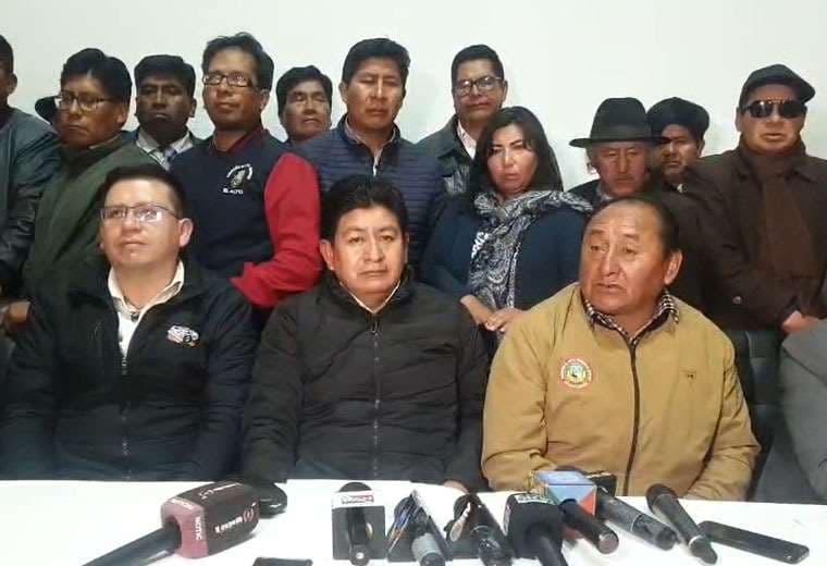Autoridades del Gobierno y dirigentes de El Alto en conferencia. Foto: Captura