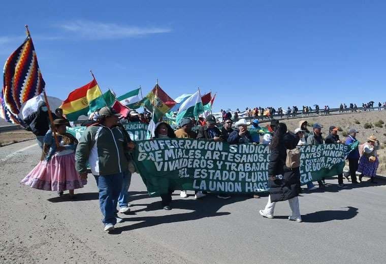 La marcha de los gremiales desde Patacamaya/Foto: APG