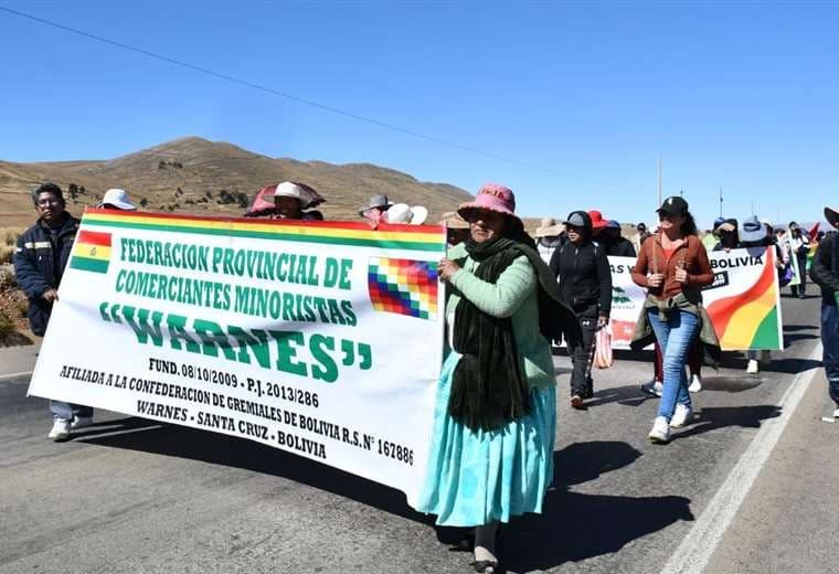 Marcha de gremiales llega a la comunidad San Antonio y prevé arribar el fin de semana a ciudad de La Paz