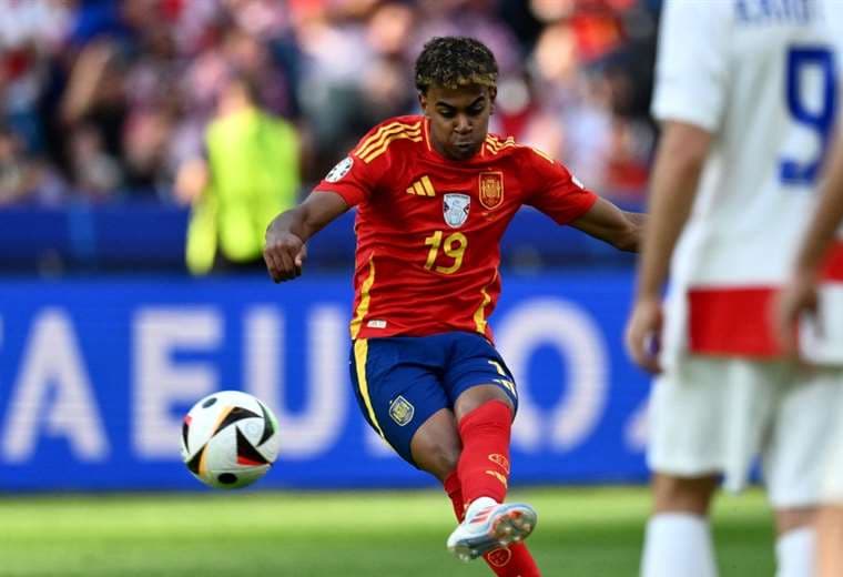 Lamine Yamal, de 16 años, es el futbolista más joven en disputar una Eurocopa