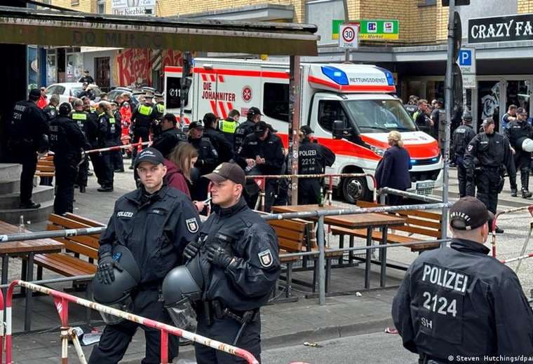 Policía dispara a hombre armado con un pico y un cóctel molotov en Hamburgo
