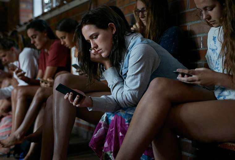 Qué pasó cuando 10 adolescentes se desprendieron de sus celulares durante 5 días