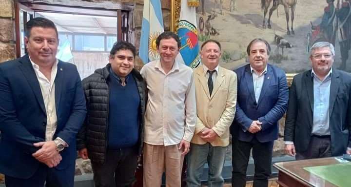 Representantes de la Casa de Integración con el vicegobernador de Jujuy y diputados