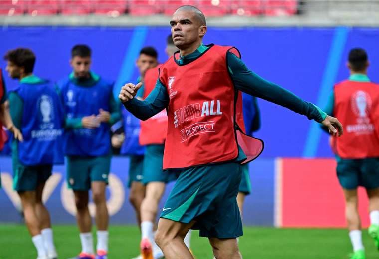 El portugués Pepe, de 41 años, jugador de más edad en la historia de la Eurocopa