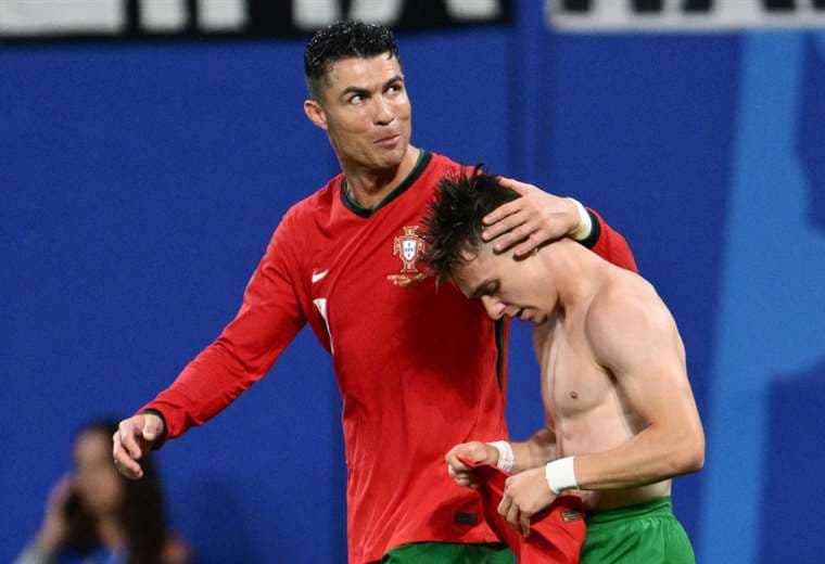 Portugal remontó (2-1) ante la República Checa en su estreno en la Eurocopa