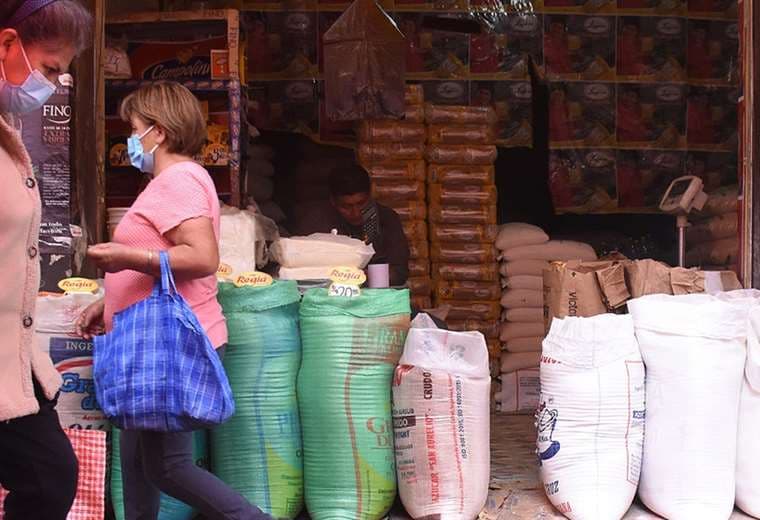 Por agio y bloqueos suben los precios de harina, azúcar, arroz, tomate y cebolla en los mercados de Cochabamba y Beni