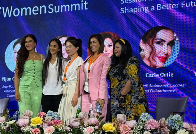 La actriz boliviana Carla Ortiz gana premio de SIGEF en la Cumbre de Mujeres en Malta
