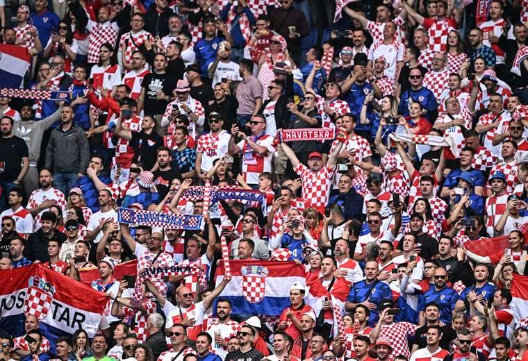 Serbia amenaza con irse de la Eurocopa por cánticos hostiles en el Croacia-Albania