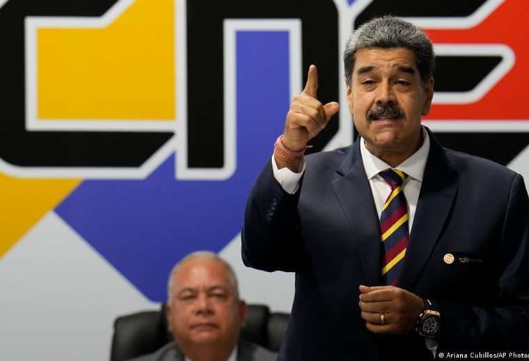 Maduro y candidatos menores firman acuerdo de cara a las elecciones