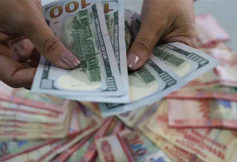 La escasez de dólares persiste en Bolivia. Foto: Jorge Gutiérrez