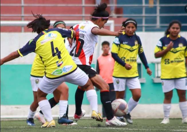 Una goleada marca histórico arranque de la Liga Femenina de Fútbol de Bolivia
