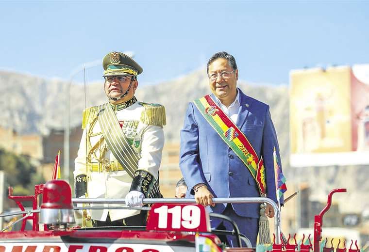El general Álvaro Álvarez junto al presidente Luis Arce /Foto: AFP