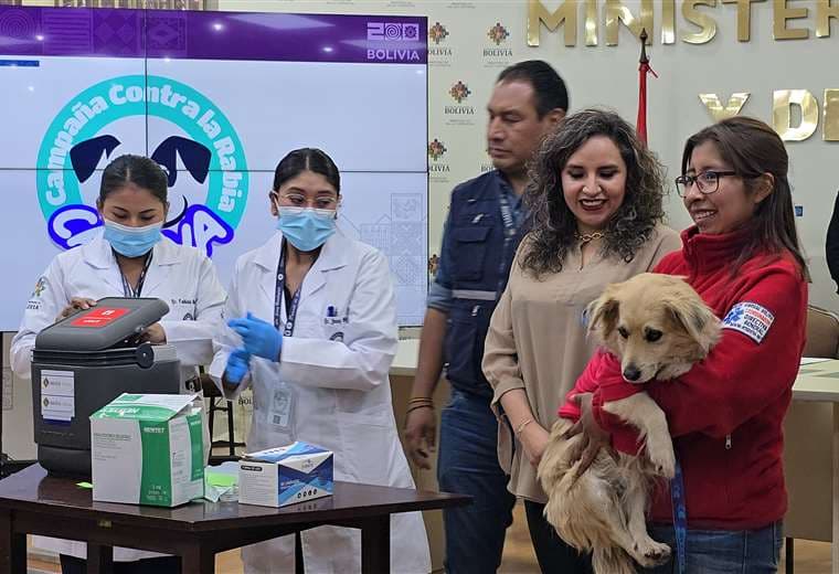 Lanzan campaña de vacunación contra la rabia canina; el 27% de las dosis se destinan a Santa Cruz