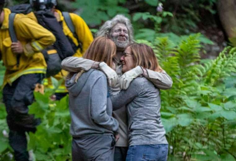  El hombre que sobrevivió 10 días perdido en las montañas de California comiendo bayas y bebiendo agua en una bota 
