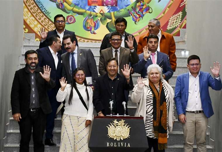Luis Arce logra apoyo de alcaldes para liberar créditos del Legislativo