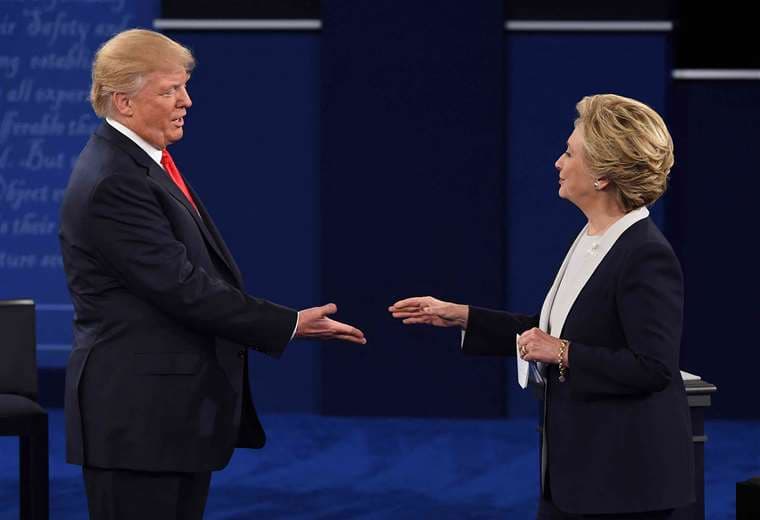 Donald Trump y Hillary Clinton en el debate presidencial en 2016 / AFP 