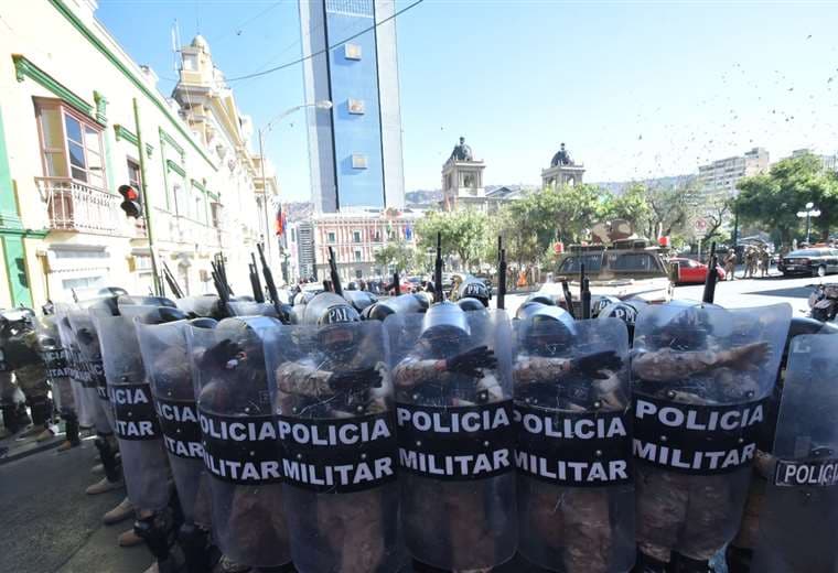 Militares cercaron la Plaza Murillo, el 26 de junio/Foto: APG