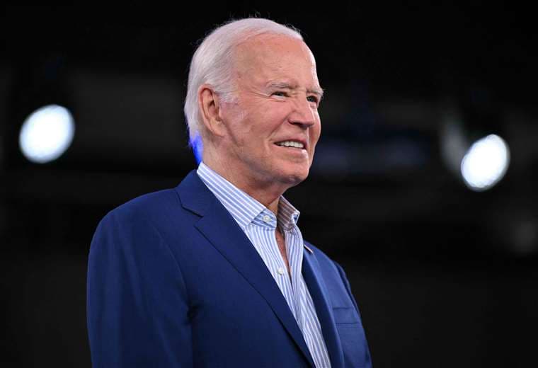 El presidente Joe Biden asiste a un mitin posterior al debate presidencial / 