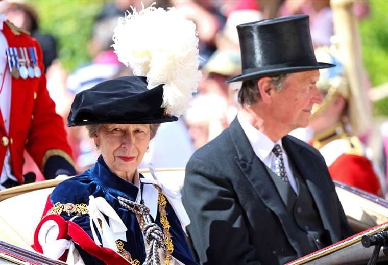 La princesa Ana de Inglaterra deja el hospital tras su accidente con un caballo