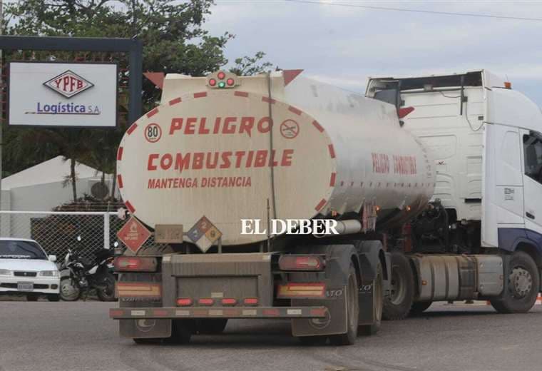 El transporte pesado se congrega en la refinería de Palmasola | JC. Torrejón
