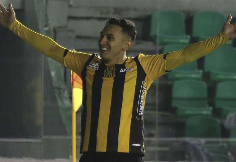 Bruno Miranda celebra el gol que le marcó a Oriente Petrolero. Foto: APG Noticias