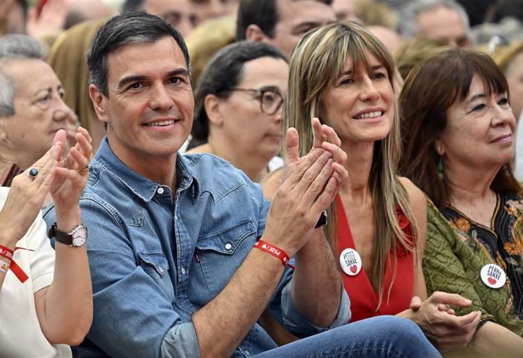 El presidente de España, Pedro Sánchez, y su esposa, Begoña Gómez / AFP