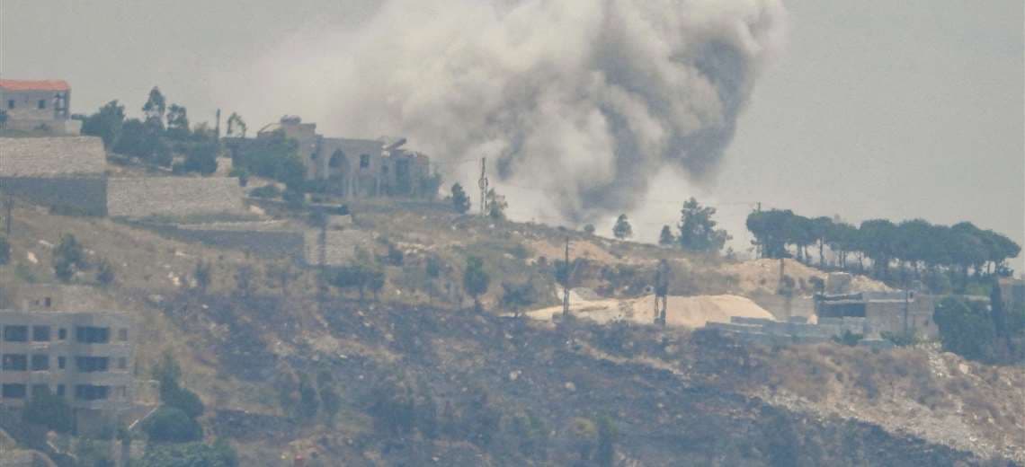 Bombardeo israelí en la aldea de Khiam, frontera sur del Líbano / AFP